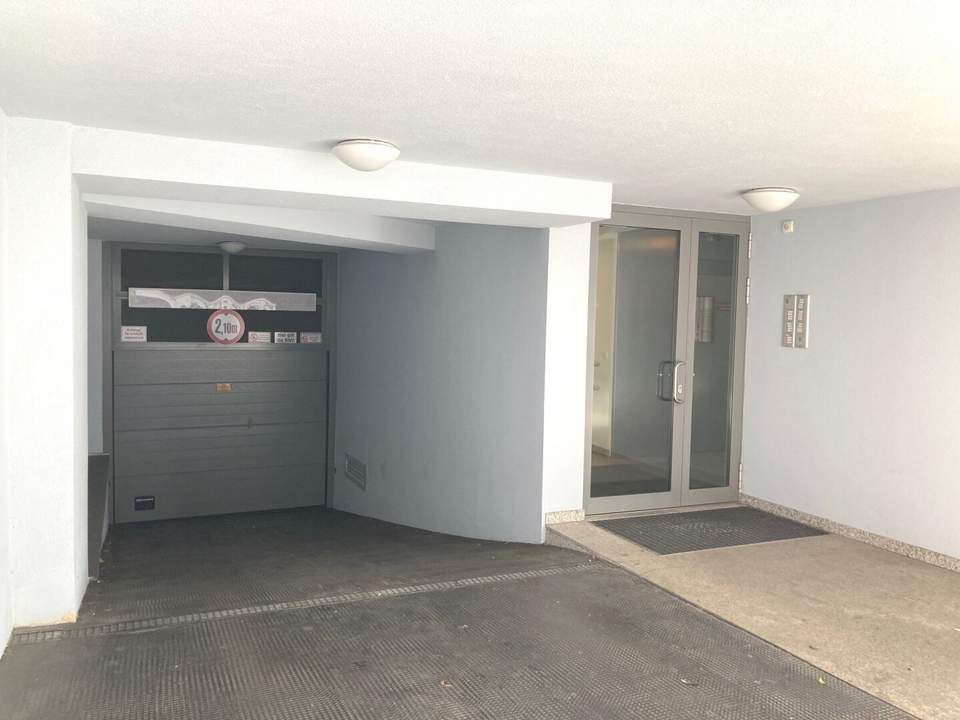 1160! Stapelparkplatz nahe Lugner City!