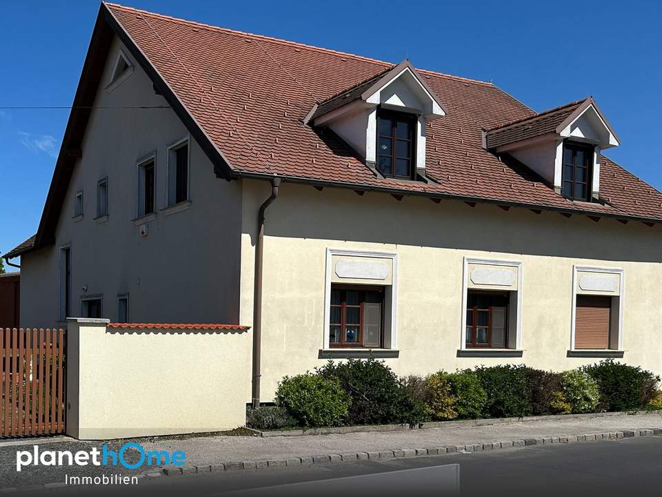 Großzügiges Einfamilienhaus mit Werkstatt und Halle