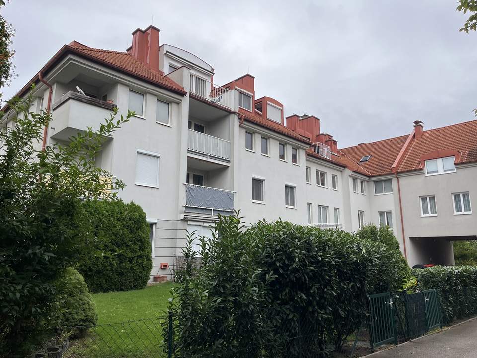 3 Zimmer Wohnung mit Tiefgaragen STPL