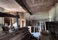 Traditionelles Presshaus mit historischem Keller in Altlichtenwarth