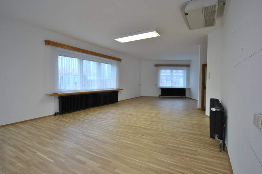 Provisionsfrei! Kanzlei/Büro/Agentur am Hauptplatz von Gloggnitz kombinieren!, Gewerbeobjekt-miete, 1.431,50,€, 2640 Neunkirchen