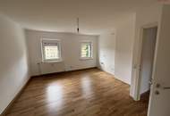ERSTBEZUG nach umfassender Sanierung! Wunderschöne 3-Zimmer-Wohnung in vorteilhafter Lage am ruhigen Stadtrand von Steyr! Große Fenster, traumhaftes Badezimmer und vielseitige Einrichtungsmöglichkeiten versprechen höchste Wohnqualität!