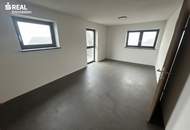 Teilsaniertes Einfamilienhaus mit großzügigem Nebengebäude