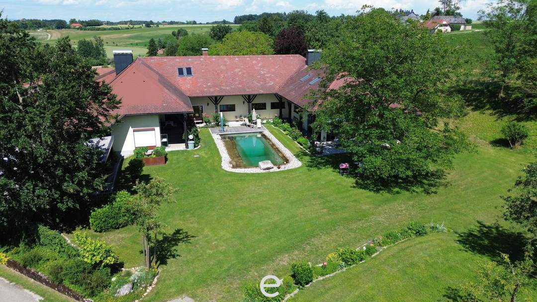 Herrenhaus in Allhaming mit 4740m² Grundstück in idyllischer Alleinlage!