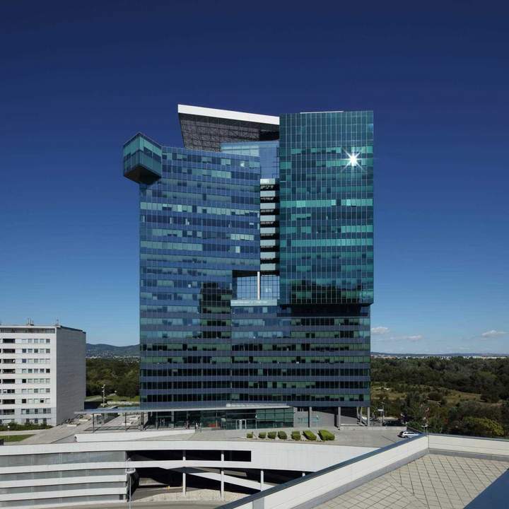 1220 Wien, Saturn Tower