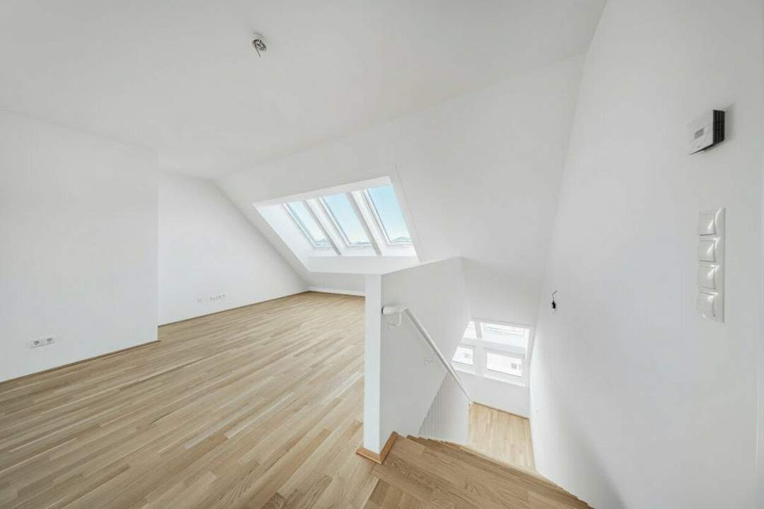 SKY HIGH >> lichtdurchflutete DG-Maisonette mit Dachterrasse >> ideale Verkehrsanbindung