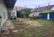 WUNDERSCHÖNER, UNEINSICHTIGER GARTEN mit BESTANDSGEBÄUDE und STADL UNWEIT von WIEN ... in absoluter Ruhelage
