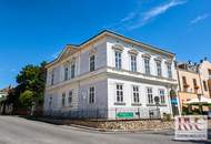 „Wohnung in einer Gründerzeitvilla am Hauptplatz: Ihre Wohnung mit Zukunftspotenzial“