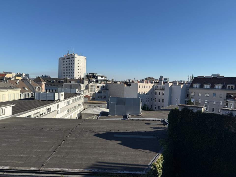 Großzügige Dachgeschoßwohnung mit ruhiger Südterrasse und Klimaanlage