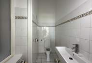 Großzügige 5-Zimmer-Altbauwohnung mit Balkon // Spacious 5-Room Period Apartment with Balcony //