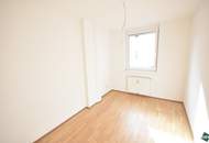 Familienwohnung: Schöne 4-Zimmer-Wohnung mit Balkon direkt an der Donau