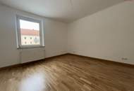 Modernes 4-Zimmer-Familienparadies: einzigartiges Bad mit Dusche & Wanne, flexible Räume und sonnige Küche mit Grünblick – frisch saniert & ab sofort bezugsfrei!