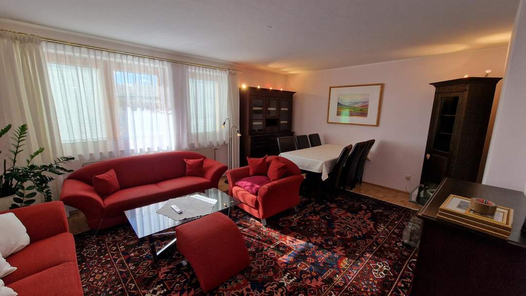 Dreizimmer-Wohnung mit Dachterrasse und Carport nahe Green City