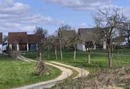 Wohnhaus mit Altbestand und Scheune