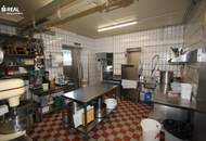 Wohnhaus mit Verkaufsgeschäft und Imbiss/Bistro