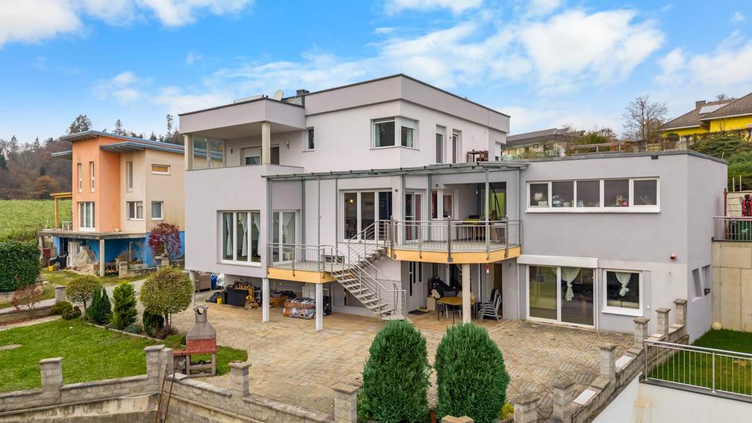 Exklusives Ein-/Mehrfamilienhaus in idyllischer Lage: Ihr neues Zuhause mit Charme und Ausblick