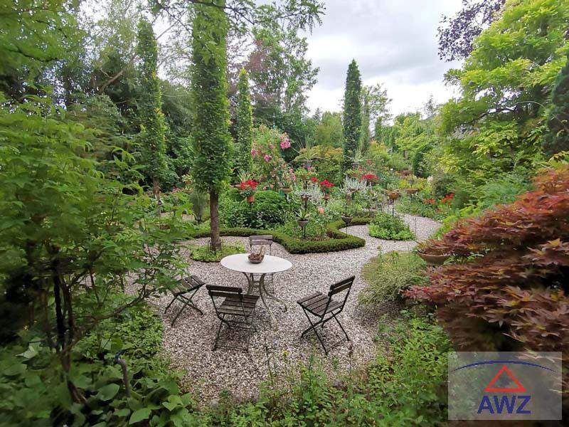 Gelegenheit: Gründerzeitliches Anwesen mit idyllischem Innenhof und außergewöhnlichen Gartenanlagen!