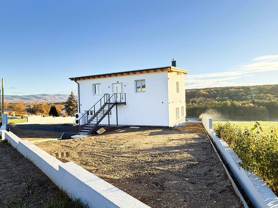 Neuwertiges Haus mit Fernblick &amp; XXL Keller! Nur 90 Minuten von Wien entfernt!