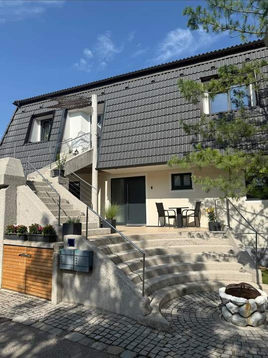 Einzigartiges Mehrgenerationen-Traumhaus in Sollenau (Provisionsfrei)