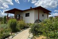 *neuwertiger* BUNGALOW mit einzigartiger Steingartengestaltung und Naturteich in Ruhelage