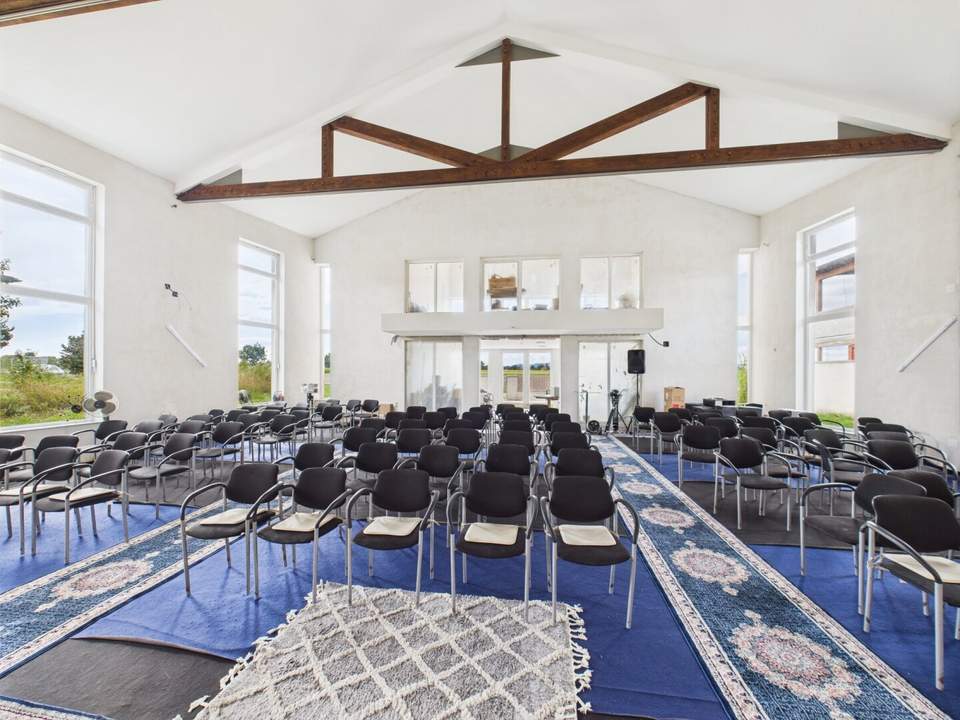 Versammlunghalle / Kirche und Verwaltungsgebäude- ab 4.523€ Kreditrate/ Monat