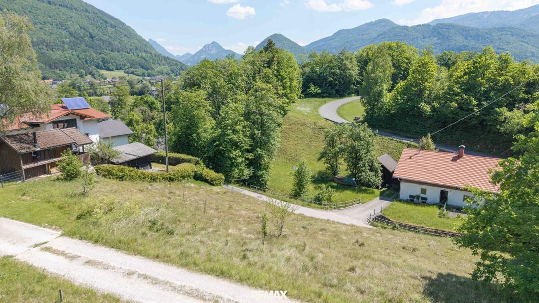 Schöner Ausblick in die Berge - Hanglage !