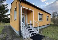 Kleines Haus mit großem Grundstück