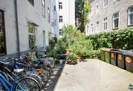 Ruhelage: Schöner 2-Zimmer-Altbau mit Blick in den grünen Hinterhof