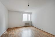 Helle 2-Zimmer Wohnung mit Loggia, Nähe Lidlpark