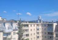 "Diese 5 Zimmer-Altbauwohnung mit sonniger Terrasse wartet genau auf SIE"