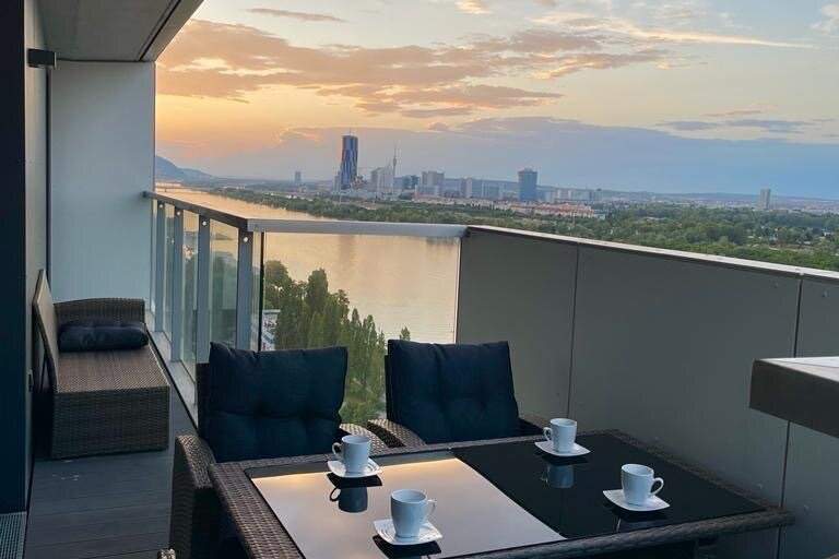 ✨ Exklusive Marina Tower | Hochgeschoss 3-Zimmer Wohnung mit direktem Donau-Blick | Voll möbliert | Befristet vermietet bis 31.07.2028 | Top Investment oder Eigennutzung +++, Wohnung-kauf, 800.000,€, 1020 Wien 2., Leopoldstadt