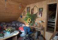 Sanierungsbedürftiges Haus mit Nebengebäuden