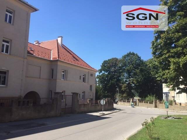 Erdgeschoss 2-ZImmer sanierte Altbauwohnung - nur 100m von Donau entfernt