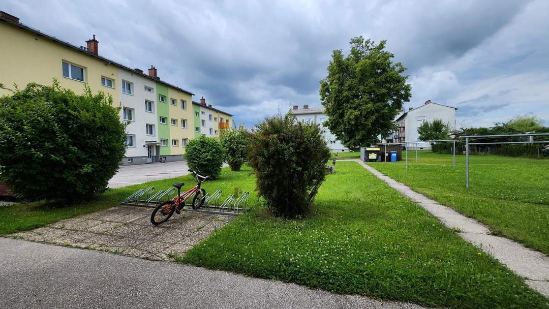 UNBEFRISTET! Leistbare Wohnung mit 2 Zimmern und extra Küche sowie BALKON!