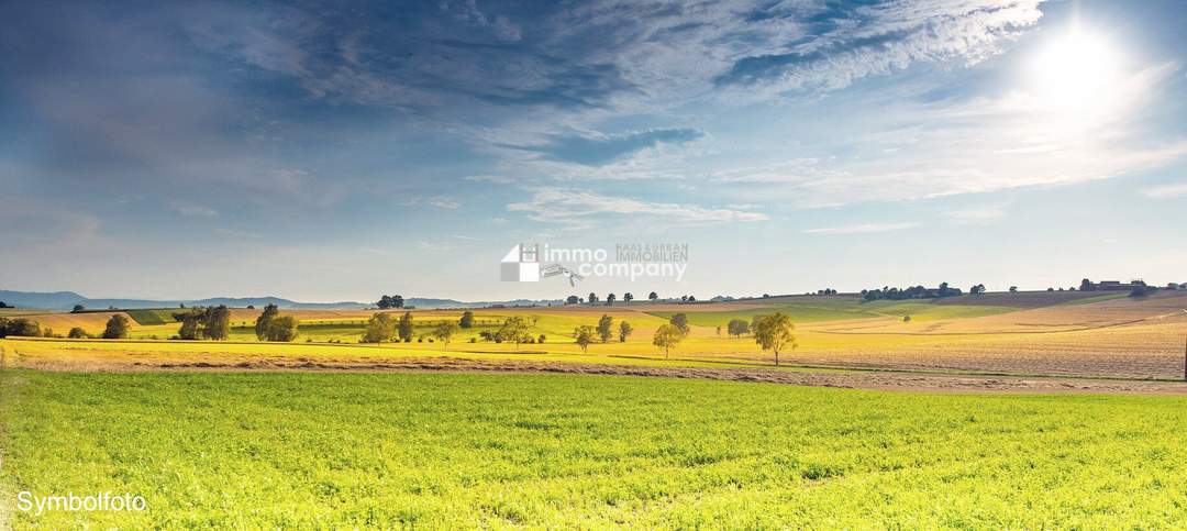 Gut geschnittenes Baugrundstück mit Fernblick direkt an den Feldern in Ruhelage