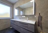 TOPCHANCE! SCHLÜSSELFERTIGER ZIEGEL-NEUBAU. ZAHLREICHE EXTRAS! EXQUISITE TEILMÖBLIERUNG VON SCHÜLLER-KÜCHEN UND BURGBAD.