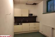 Präsenz an der Hauptstraße – großzügiges Geschäftslokal auf zwei Ebenen