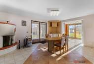 Schöner Privatwohnsitz mit großem Garten, 5 Schlafzimmern, 4 Bädern und Einliegerwohnung
