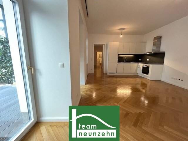 CHARMANT WOHNEN IN BEGEHRTER RUHELAGE! ALTBAU-WOHNUNG MIT TERRASSE &amp; GARTEN &amp; ATRIUM! HOFRUHELAGE! SANIERT! Hochwertig inkl. Küche! Gelungener Grundriss!