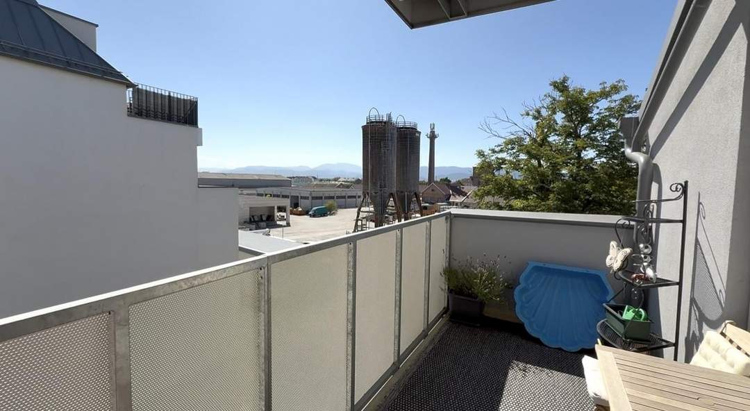 SUPER GROSSE LOGGIA 7,77m²!! Moderne Neubauwohnung nahe Akademiepark