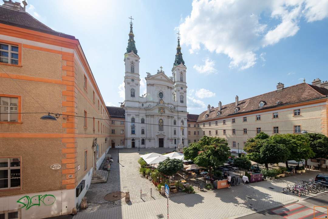 BEL-ETAGE in der Josefstadt: klassische 7 - Zimmer Altbauwohnung mit traumhaften Blick