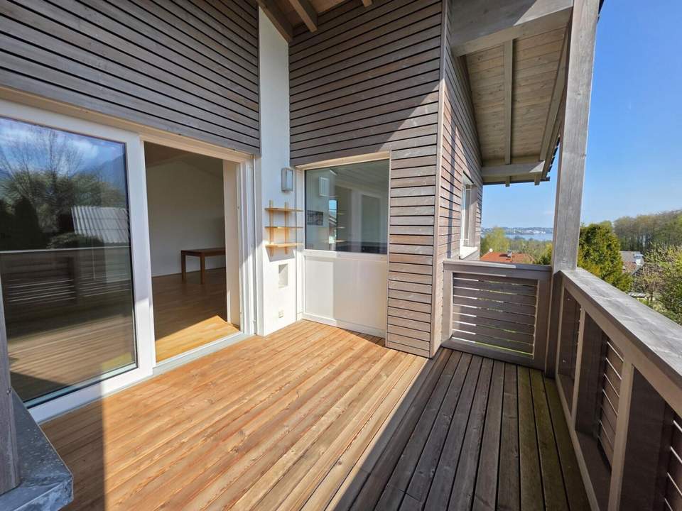 Exklusive 3-Zi.-DG-Wohnung mit Gebirgsblick in ruhiger Lage