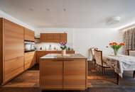 Helle möblierte 3 Zimmer Wohnung mit Loggia
