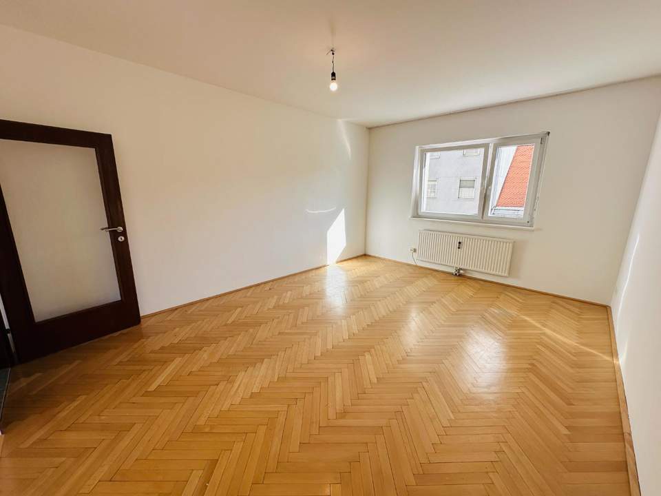 Zentral gelegene 2-Zimmer-Wohnung mit verglaster Loggia