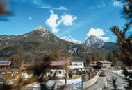 Lichtdurchflutete Dachwohnung mit Terrasse und privatem Garten
