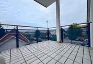 Schöne 2-Zimmer-Dachgeschoss-Wohnung mit Balkon und Parkplatz