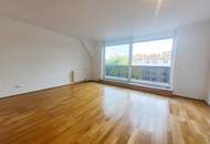 4-Zimmer-Dachgeschosswohnung mit Balkon nahe Alfred-Auer-Park