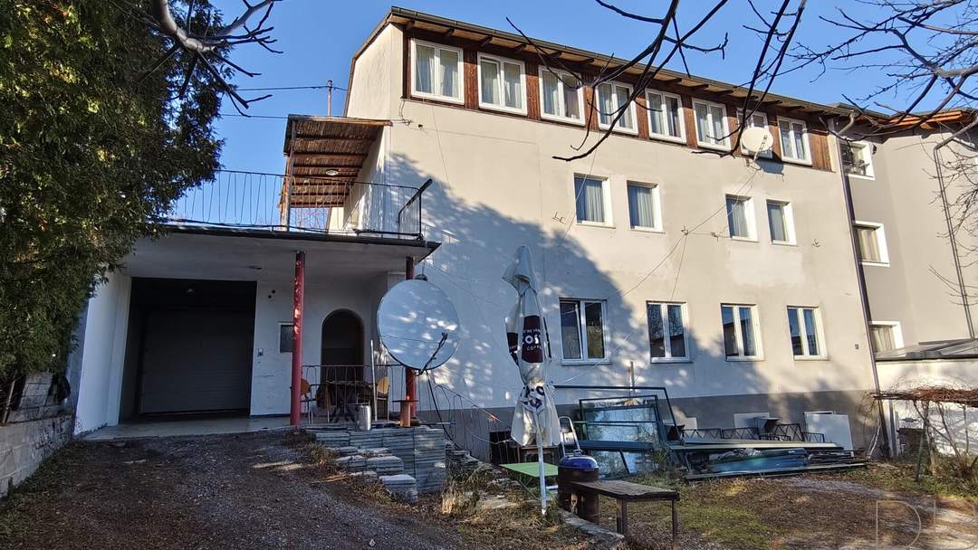 DB IMMOBILIEN | Großzügiges Wohnhaus mit zwei Wohneinheiten, einem Café und zusätzlichem Bauland in Ternitz