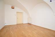 MÄRCHENHAFTE Wohnung im SCHLOSS inklusive Nutzung des SCHLOSSGARTENS! Ab sofort verfügbar!