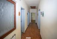 Sanierungsbedürftiges Wohnhaus in sonniger Lage